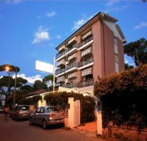 ***  Hotel Elizabeth مارينا دي بييتراسانْت إيطاليا